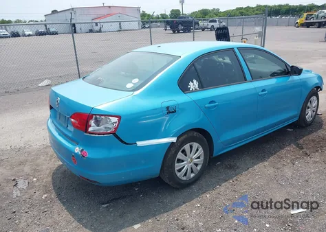 2013 Volkswagen Jetta 2.0L S z USA, uszkodzony, nr VIN 3VW2K7AJ1DM352989